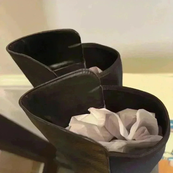 Charleston Shoe Co. Black Learher Soho Boots W/ Weitzman Studded Gold Accent 6 - Picture 4 of 13